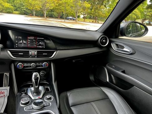 Used 2022 Alfa Romeo Giulia Sprint image 32