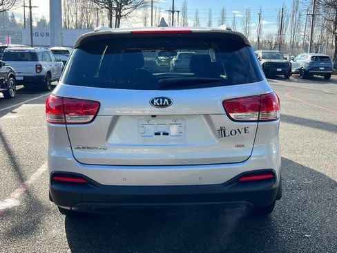 Used 2016 Kia Sorento LX w/ LX Convenience Package image 10
