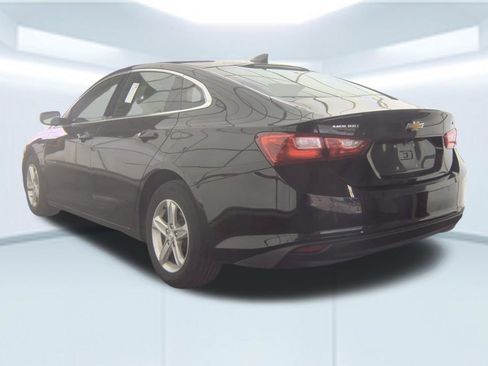 Used 2025 Chevrolet Malibu LT FWD image 2