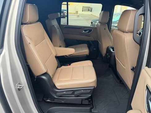 Used 2023 Chevrolet Suburban Premier AWD/4WD image 16