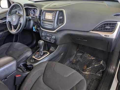 Used 2016 Jeep Cherokee Latitude FWD image 22