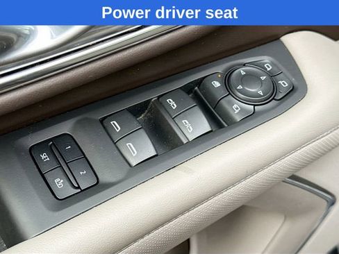 Used 2022 GMC Yukon XL SLT w/ SLT Premium Package image 20