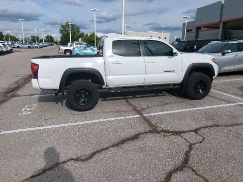 Used 2021 Toyota Tacoma SR5 w/ Trail Edition AWD/4WD image 13