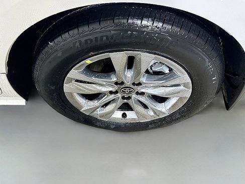 New 2026 Toyota Sienna XLE image 23