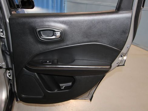 Used 2019 Jeep Compass Latitude FWD image 23