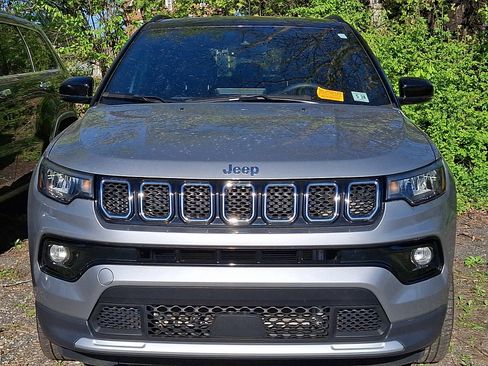 Used 2023 Jeep Compass Limited image 2