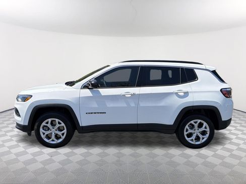 Used 2024 Jeep Compass Latitude AWD/4WD image 8