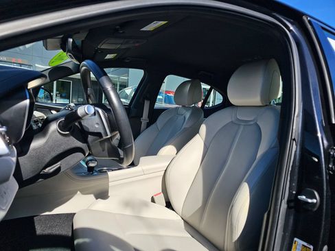 Used 2025 Genesis G70 2.5T AWD/4WD image 18