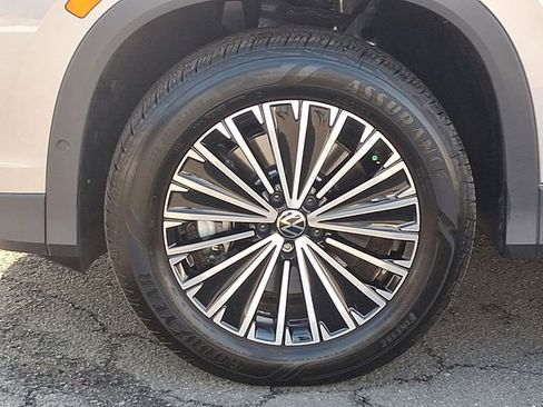 Certified 2025 Volkswagen Tiguan S w/ 18" Wheel Package image 27