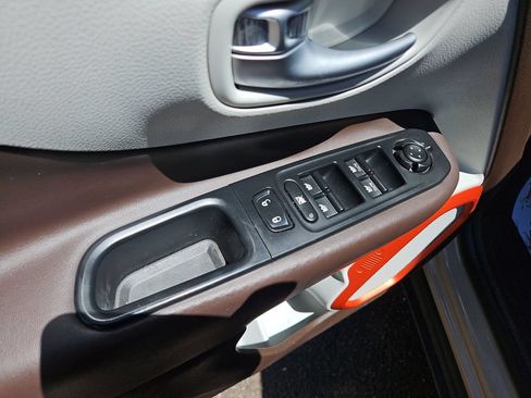 Used 2016 Jeep Renegade Limited AWD/4WD image 11