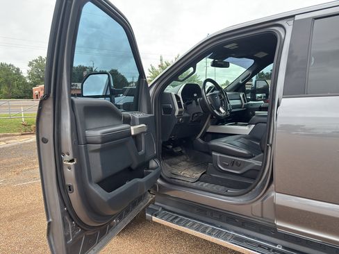 Used 2022 Ford F250 Lariat w/ Chrome Package AWD/4WD image 16