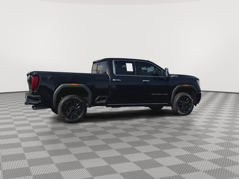Certified 2022 GMC Sierra 3500 Denali w/ Denali Black Diamond Edition AWD/4WD image 3