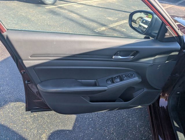 Certified 2025 Nissan Altima 2.5 SV FWD image 14