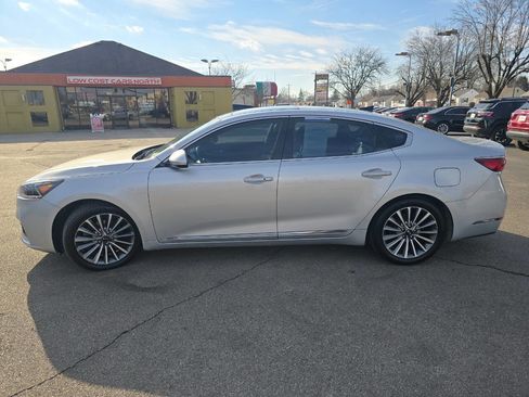 Used 2017 Kia Cadenza Premium w/ Luxury Package image 3