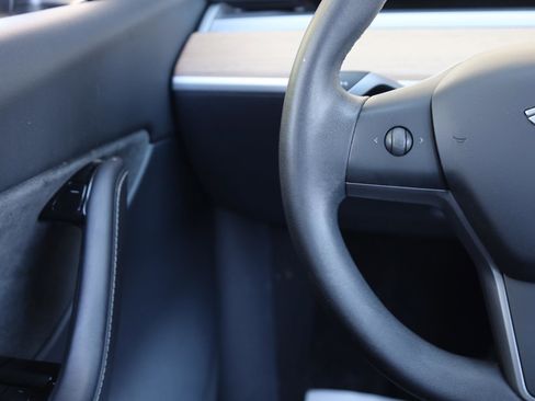 Used 2020 Tesla Model Y Long Range AWD/4WD image 34