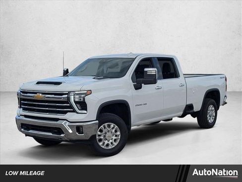 Used 2025 Chevrolet Silverado 2500 LTZ image 1