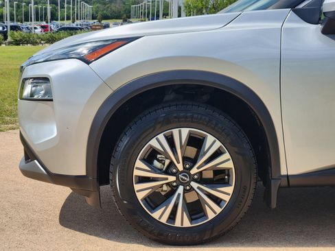 Used 2023 Nissan Rogue SV FWD image 13
