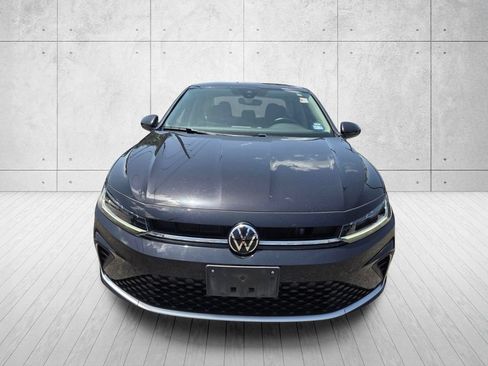 Used 2025 Volkswagen Jetta SE FWD image 7