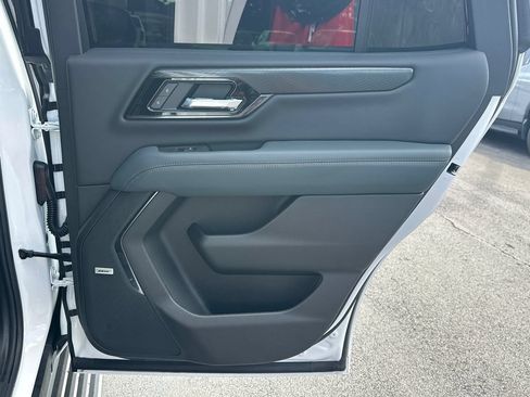 Used 2026 GMC Yukon AT4 w/ AT4 Premium Plus Package AWD/4WD image 17