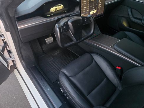 Used 2022 Tesla Model S image 18