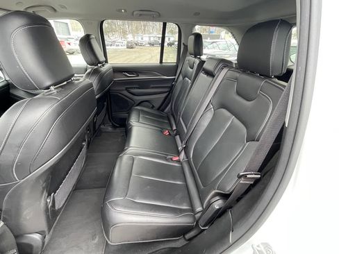 Used 2023 Jeep Grand Cherokee Limited AWD/4WD image 18