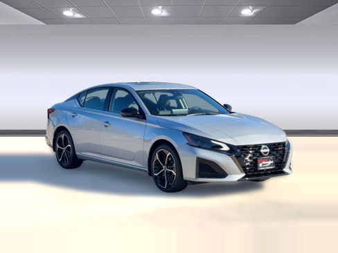 New 2025 Nissan Altima 2.5 SR w/ SR Premium Package image 7