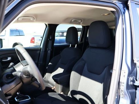 Used 2023 Jeep Renegade Latitude image 9