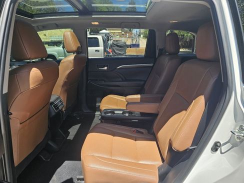 Used 2019 Toyota Highlander Limited Platinum AWD/4WD image 26