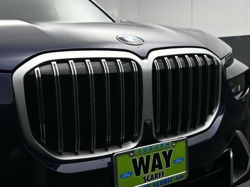 Used 2023 BMW X7 xDrive40i w/ Premium Package image 11