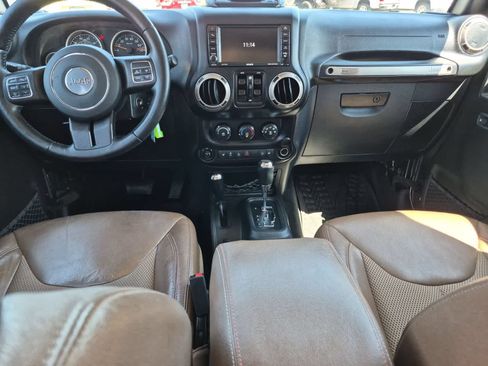 Used 2016 Jeep Wrangler Unlimited Sahara AWD/4WD image 15