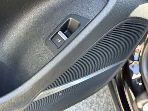 Used 2019 Audi Q8 Premium Plus w/ Premium Plus image 14