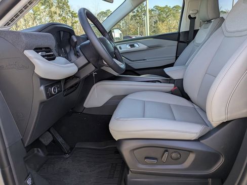 New 2026 Ford Explorer Active w/ Active Comfort Package image 22