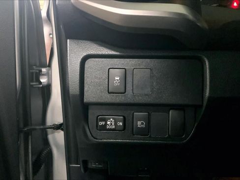 Used 2021 Toyota Tacoma SR5 AWD/4WD image 35