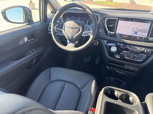 New 2026 Chrysler Pacifica Select FWD image 16