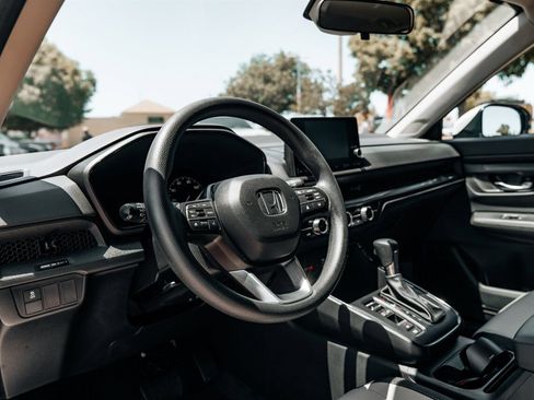 Used 2025 Honda CR-V EX image 19