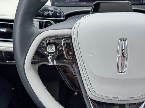 Used 2026 Lincoln Aviator AWD image 23