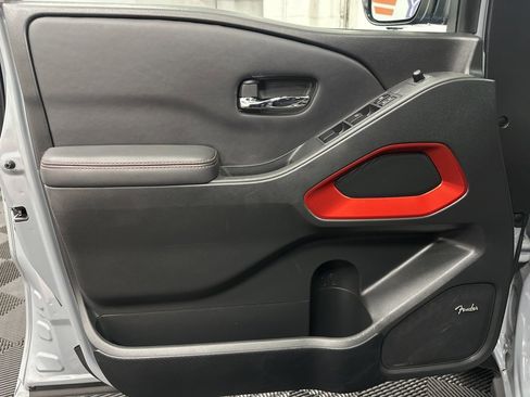 Used 2024 Nissan Frontier PRO-4X w/ Pro Convenience Package image 18