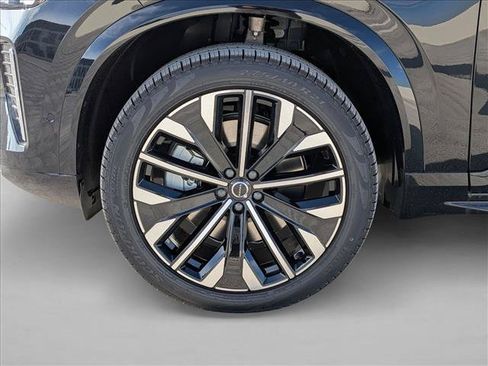 New 2026 Volvo XC90 B5 Plus w/ Protection Package AWD/4WD image 11