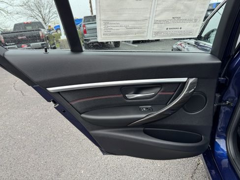Used 2017 BMW 330i xDrive Sedan image 32