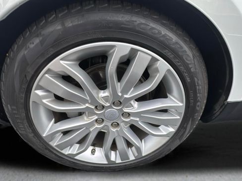 Used 2018 Land Rover Range Rover Sport SE image 18