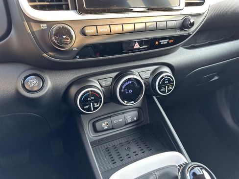 New 2025 Hyundai Venue Limited image 22