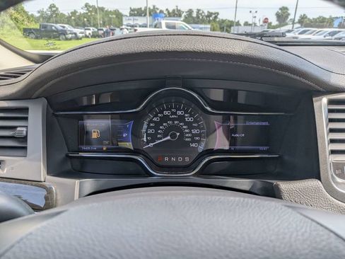 Used 2013 Lincoln MKS FWD image 25