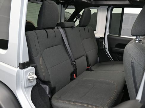 Used 2024 Jeep Wrangler Unlimited image 46