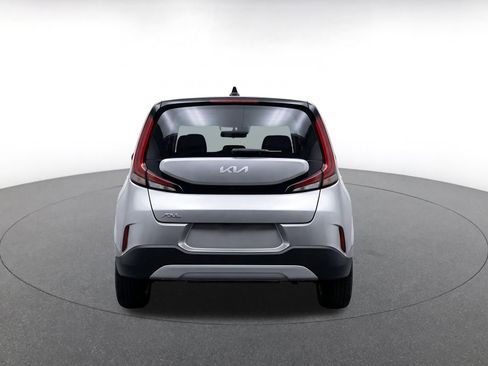 Used 2025 Kia Soul LX w/ LX Technology Package FWD image 8