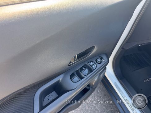 Used 2022 Nissan Kicks S FWD image 13