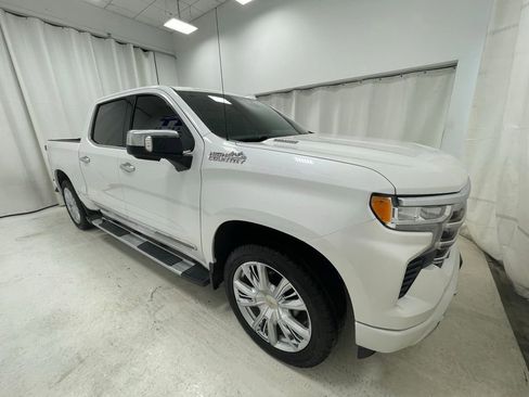 Used 2022 Chevrolet Silverado 1500 High Country w/ High Country Premium Package AWD/4WD image 3