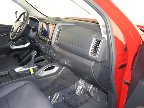 Used 2024 Nissan Frontier SV image 44