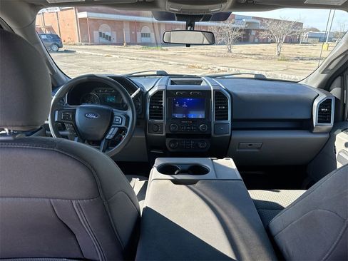 Used 2020 Ford F150 XLT image 30