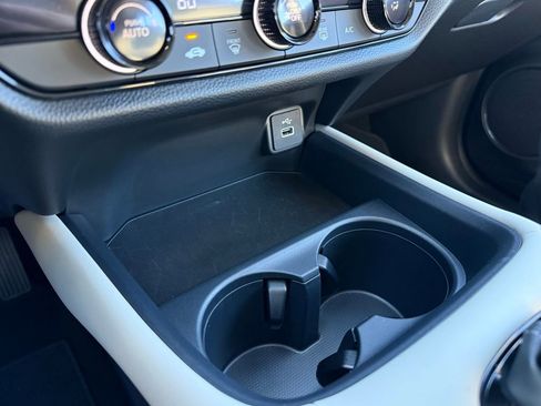 Certified 2023 Honda HR-V LX image 27