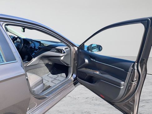 Used 2022 Toyota Camry LE w/ Convenience Package FWD image 15